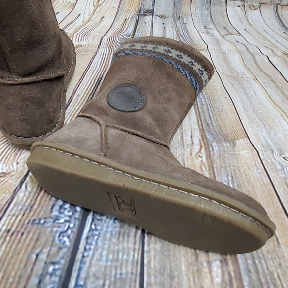 Kids used boots 10in high - Picture 6 of 7